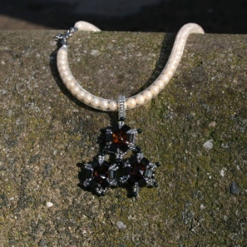 HB 0015 - Mit Tila-Beads umperlter Cabochon in Topas