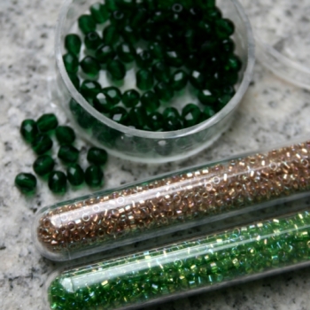 Preview: HB 0020 - Dreiecks-Anhänger in Herringbone (grün-gold)