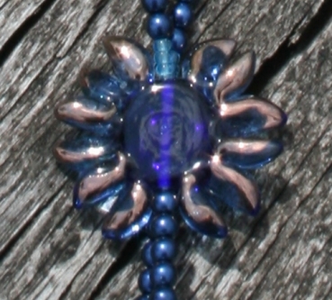 P 0008 - Blütenperle Margherite Blau
