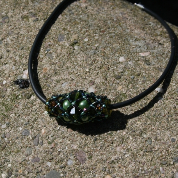 CR 0014 - Barockperle "Röhrchen" in Grüntönen