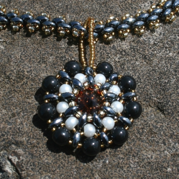 DB 0001 - Bastelset Anhänger und Kette aus Super Duo Beads in Gold-Hematit