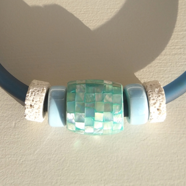 FKA 0017 - PVC-Kette mit Röhre aus buntem Perlmutt