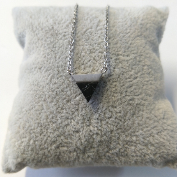 FKE 0002 - Kette aus Edelstahl mit Anhänger "Dreieck"