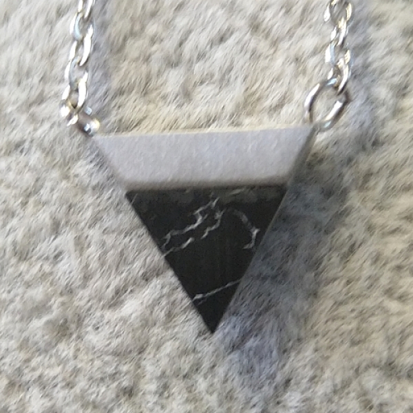FKE 0002 - Kette aus Edelstahl mit Anhänger "Dreieck"