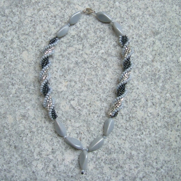 HH 0001 - Herringbone Helix in Grau und Schwarz