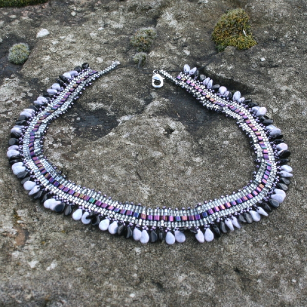 SQ 0011 - Kette Pip & Cubes in Violett in diagonalem Square Stitch