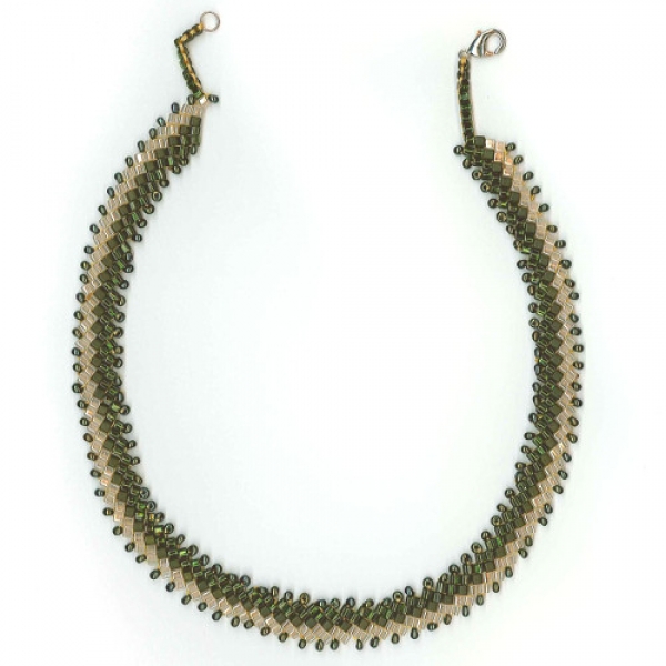 SQ 0004 - Kette Cubes "Oliv und Creme" in diagonalem Square Stitch