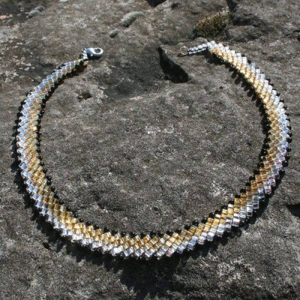 SQ 0003 - Kette Cubes "Gold und Silber" in diagonalem Square Stitch