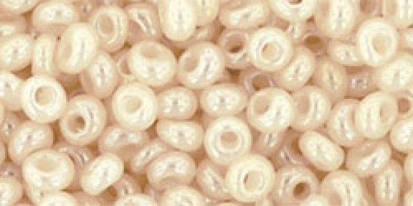 TM-3-147 - Toho Magatama 3mm, Ceylon Lt. Ivory