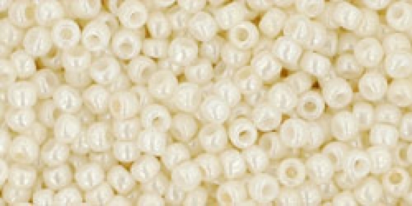 TR-11-122 - Toho Rocailles 11/0, 2,2 mm, Opaque-Lustered Navajo White